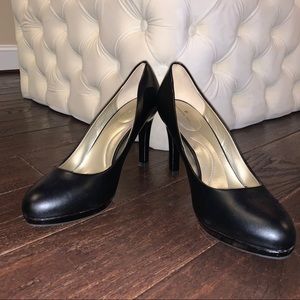 Bandolino Black Heels